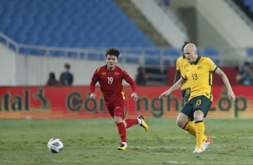 Nếu chơi hay và ghi bàn, Quang Hải sẽ thuận lợi trên bàn đàm phán. Ảnh: Minh Hoàng