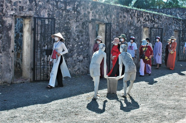 Các di tích nhà tù Côn Đảo rất cuốn hút du khách trong và ngoài nước. Ảnh: Trần Nguyên Anh