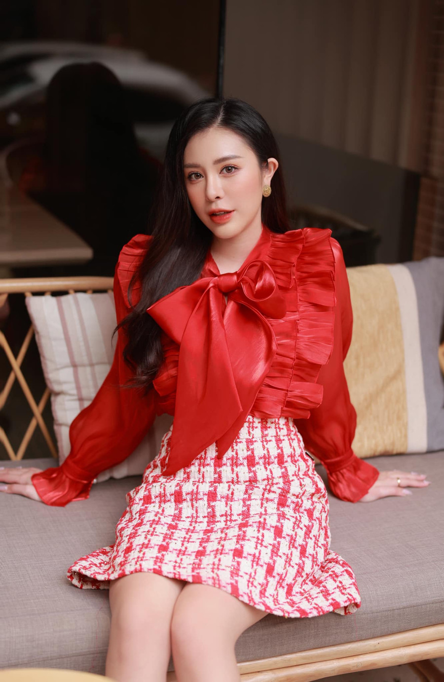 Người đẹp ngọt ngào và cuốn hút với chân váy tweed thời trang cùng chiếc áo voan 