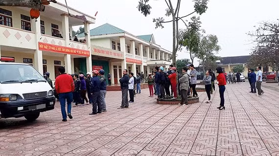 Em Trần T. P. L. tử vong trong tư thế treo cổ trong phòng học trên lầu 2 của Trường THCS Tân Lâm.