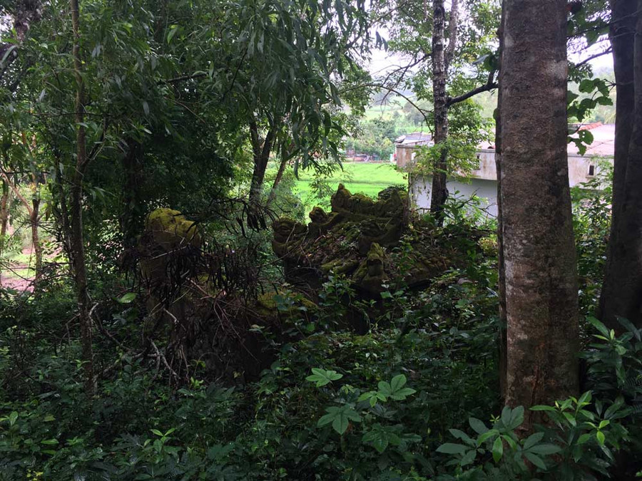 Ngôi mộ đầu tiên tìm thấy.