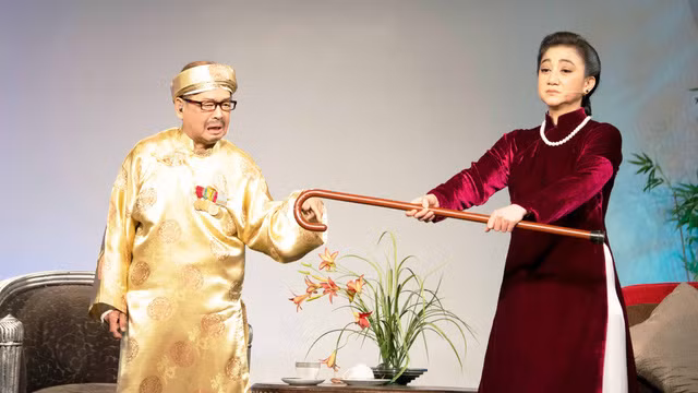 Nghệ sĩ Văn Chung và Thanh Thanh Tâm trong vở Đời cô Lựu diễn tại Mỹ - Ảnh: THANH HIỆP