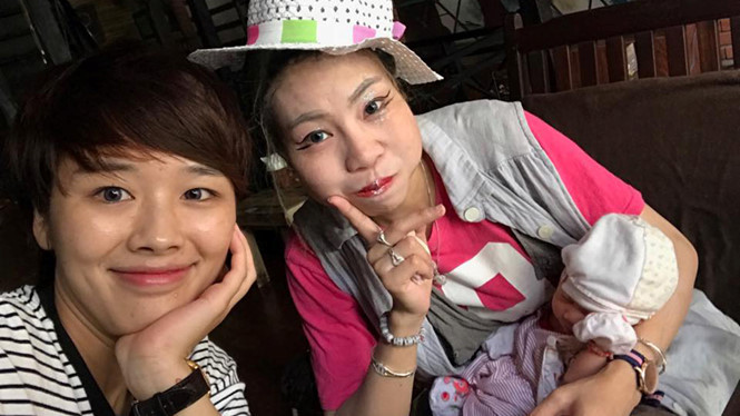 Hương Linh nhờ cộng đồng mạng tìm ra hai mẹ con Bella tại Hà Nội. Hương Linh nhờ cộng đồng mạng tìm ra hai mẹ con Bella tại Hà Nội.