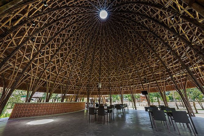 Vật liệu toàn là tre địa phương, vừa hiện đại, vừa hợp văn hóa và còn là hình ảnh gần gũi, thân thuộc với người dân Việt Nam