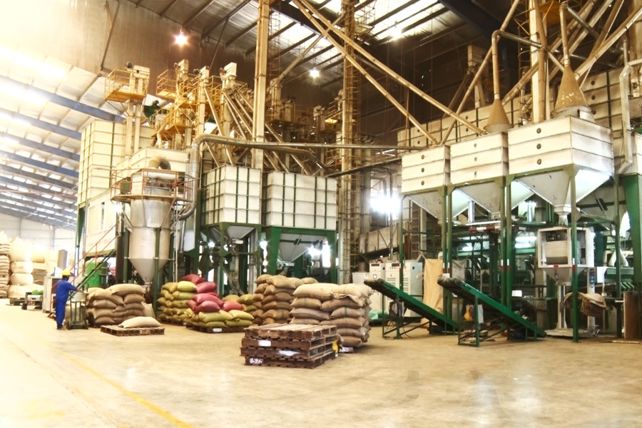 Môi trường lao động nặng nhọc, công nhân ACOM Gia Lai vẫn gắn bó vì được quan tâm chăm lo đời sống tốt. Ảnh: N.H Môi trường lao động nặng nhọc, công nhân ACOM Gia Lai vẫn gắn bó vì được quan tâm chăm lo đời sống tốt. Ảnh: N.H