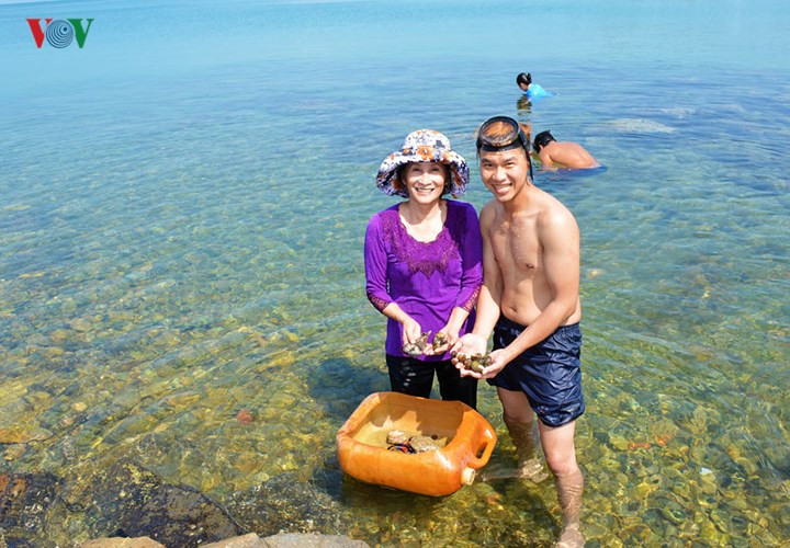 Rất nhiều du khách từ các vùng miền tìm đến với đảo Hải Tặc.