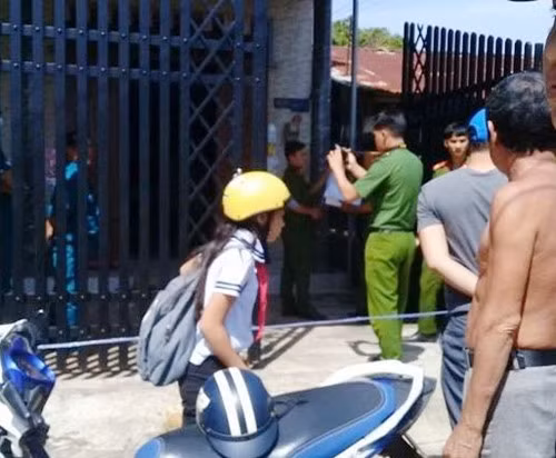 Cơ quan công an khám nghiệm hiện trường vụ việc.