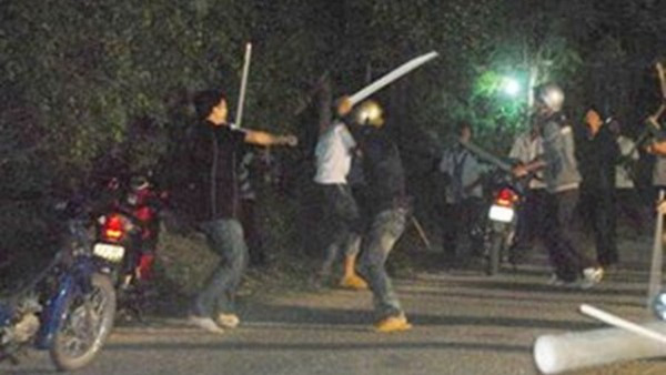 Hai thanh niên bị nhóm người truy sát trong đêm. Hình minh họa. Hai thanh niên bị nhóm người truy sát trong đêm. Hình minh họa.