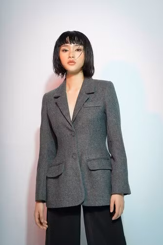 Cô nàng sinh năm 1997 cũng luôn biết cách biến hóa phong cách đa dạng, bắt mắt. Cô nàng sinh năm 1997 cũng luôn biết cách biến hóa phong cách đa dạng, bắt mắt.