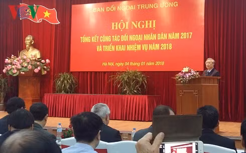 Ông Trần Quốc Vượng phát biểu tại hội nghị.