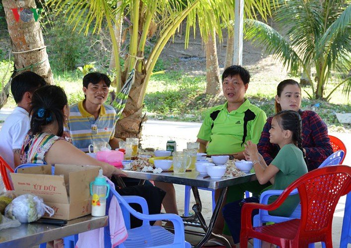  Thưởng thức các loại hải sản tươi sống.