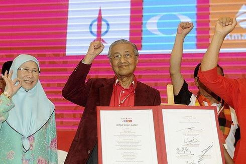 Cựu Thủ tướng Malaysia Mahathir Mohamad (giữa) trong một cuộc họp hôm 7-1-2018. Cựu Thủ tướng Malaysia Mahathir Mohamad (giữa) trong một cuộc họp hôm 7-1-2018.