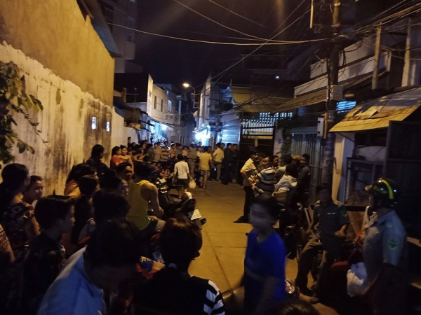 Nhiều người dân chưa hết hoang mang trước cái chết của người phụ nữ. Nhiều người dân chưa hết hoang mang trước cái chết của người phụ nữ.