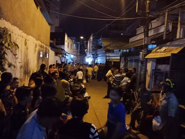 Nhiều người dân chưa hết hoang mang trước cái chết của người phụ nữ.