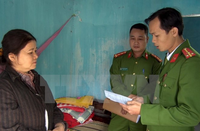 Lực lượng chức năng lập biên bản vụ việc.