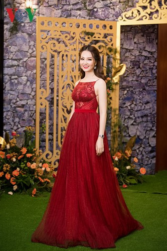 Thiết kế này cũng làm tôn lên làn da trắng hồng của 