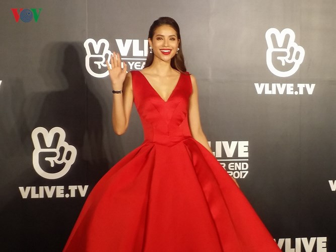  Nụ cười rạng rỡ mỗi khi xuất hiện trước công chúng của người đẹp 27 tuổi.