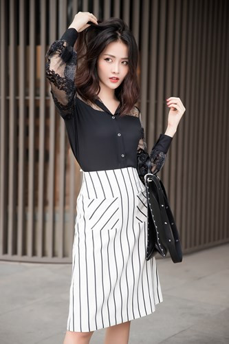 Xuất hiện với hình ảnh thanh lịch nhưng Mỹ Nhân lại biến hóa khi chọn cho mình nhiều mẫu trang phục khác nhau. 