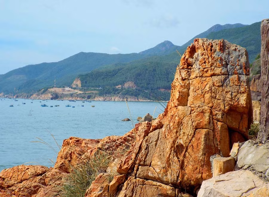 Phía xa xa là Quốc lộ 1D