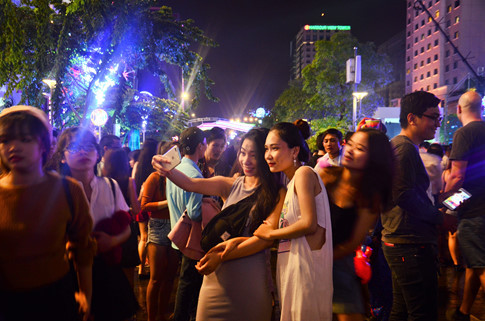  Lưu lại những khoảnh khắc đẹp của thời khắc chuyển giao