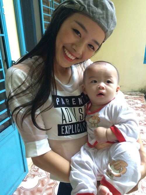 Linh và một người con trai nuôi của cô. Linh và một người con trai nuôi của cô.