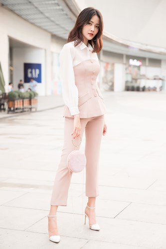  Cô mang đến nét đẹp tỏa sáng, thánh thiện.