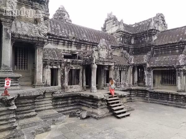 Mỗi ô trong quần thể lại là một đền nhỏ. Mỗi ô trong quần thể lại là một đền nhỏ.