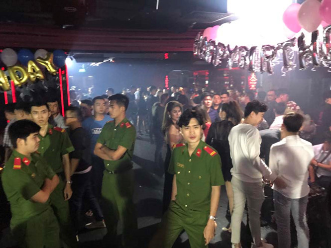 Cảnh sát đột kích bar Kasho 'chui' nằm trên toà nhà cao tầng ở trung tâm Q.1 (TP.HCM)