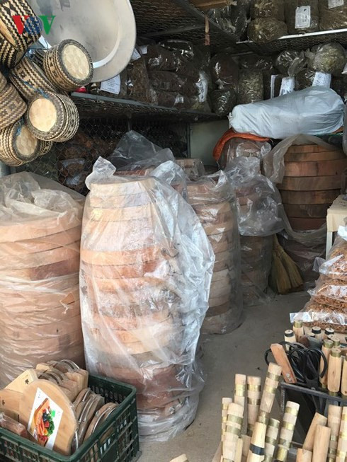  Mua bán thớt gỗ nghiến trái phép mà lực lượng chức năng không có căn cứ để xử lý.