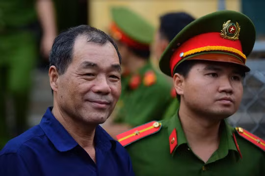 Ông Trầm Bê sau phiên xử ngày 13-1.