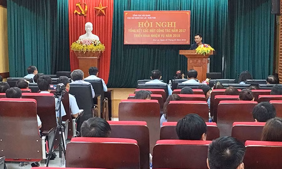 Đồng chí Phó Chủ tịch UBND tỉnh chỉ đạo tại hội nghị. Ảnh: Hà Duy