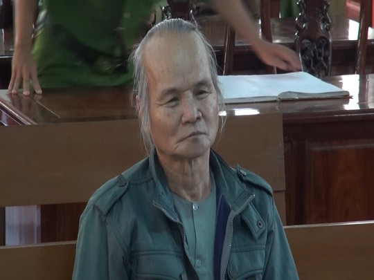 Ông On buồn hiu tại tòa vì không chỉ bị ngồi tù mà còn bồi thường cho gia đình nạn nhân số tiền lớn.