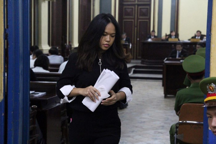 Bà Trần Ngọc Bích có mặt tại tòa. Bà Trần Ngọc Bích có mặt tại tòa.