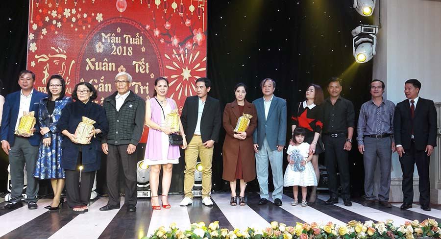  Trao phần thưởng cho những cặp đôi ấn tượng. Ảnh: Đ.Y