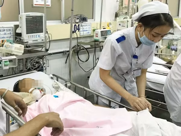  Bệnh nhân lúc được chăm sóc tại Khoa Cấp cứu BV Nhi đồng 1 vào ngày 20.1