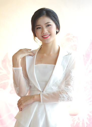 Á hậu 24 tuổi có nét đẹp nhẹ nhàng, thanh thoát. 