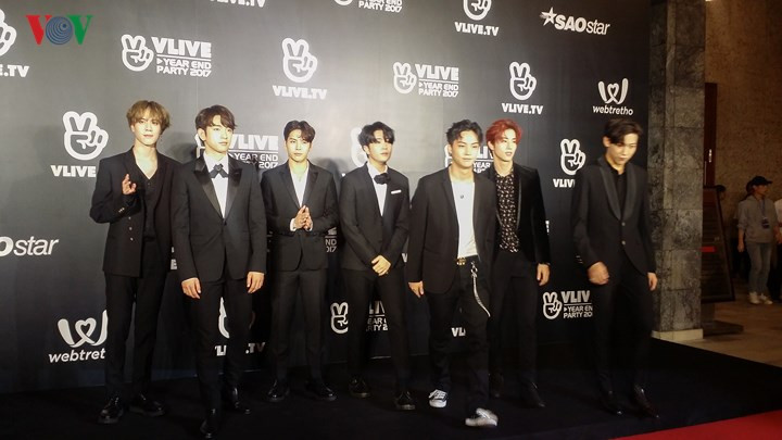 Các mỹ nam của nhóm nhạc đình đám GOT7 đến từ Hàn Quốc có mặt trên thảm đỏ khiến fan Việt phát cuồng.