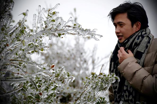 Du khách thích thú với cảnh sắc đầu năm.