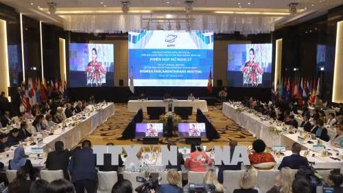 Phiên họp nữ Nghị sỹ của Hội nghị thường niên lần thứ 26, Diễn đàn Nghị viện châu Á – Thái Bình Dương (APPF - 26) khai mạc sáng 18-1, tại Hà Nội.