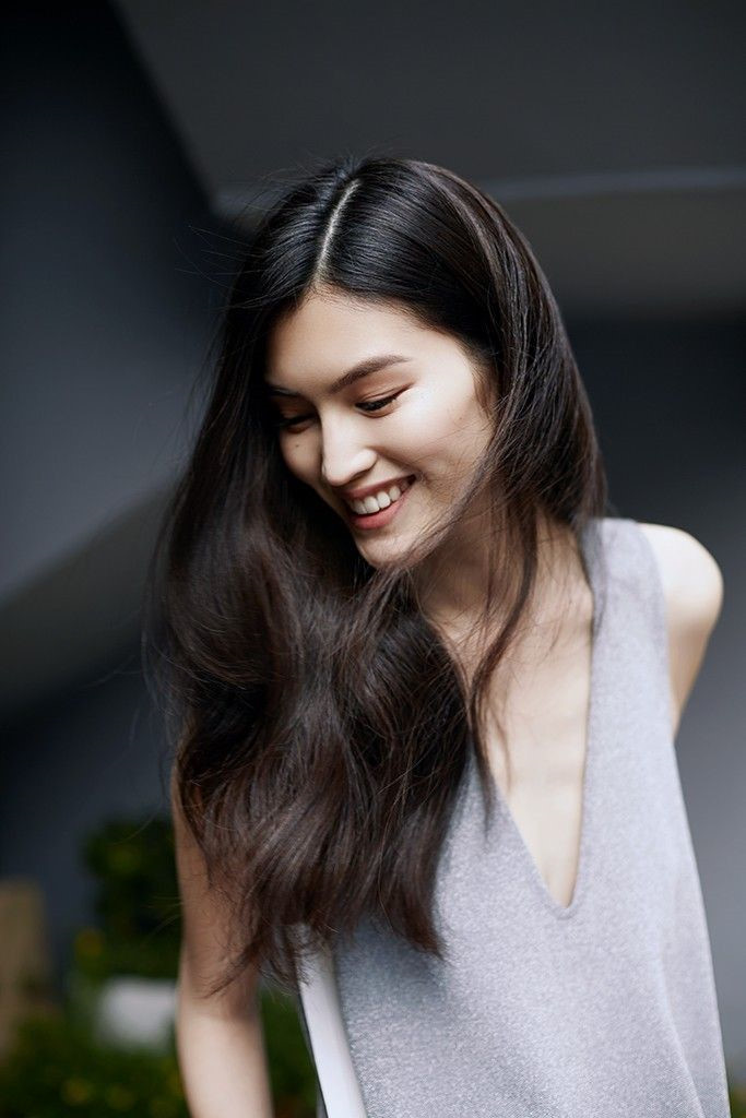 Nhờ vào gương mặt xinh xắn cùng nụ cười ngọt ngào, Sui He đã nhận được cợ hội trở thành gương mặt đại diện của hãng mỹ phẩm nổi tiếng tại Nhật Bản. Nhờ vào gương mặt xinh xắn cùng nụ cười ngọt ngào, Sui He đã nhận được cợ hội trở thành gương mặt đại diện của hãng mỹ phẩm nổi tiếng tại Nhật Bản.