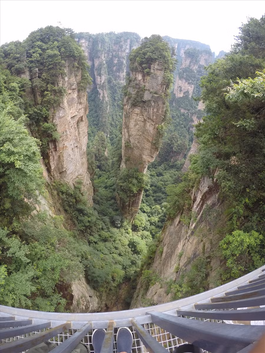 Những ngọn núi kỳ ảo từng là bối cảnh cho siêu phẩm Avatar của Holiwood. Những ngọn núi kỳ ảo từng là bối cảnh cho siêu phẩm Avatar của Holiwood.