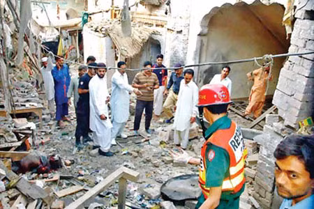 Pakistan: Đánh bom thánh đường Hồi giáo, hàng chục người thương vong ảnh 1