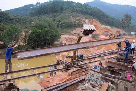 Chiều 24-10, ngành đường sắt đã thông tàu đoạn qua địa phận huyện Đức Thọ, tỉnh Hà Tĩnh.