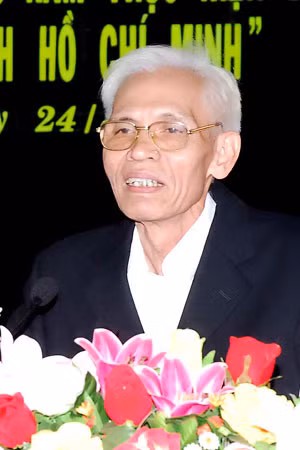 Tiến sĩ Trần Viết Hoàn.