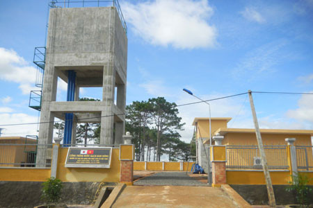 Nước sạch về làng ảnh 1 Công trình nước sạch tại thị trấn Kon Dơng (huyện Mang Yang). Ảnh: V.T