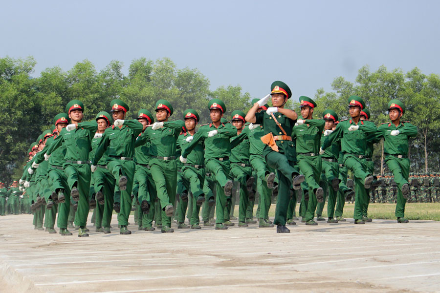 Duyệt quân ngũ tại lễ kỷ niệm. Ảnh: Hồng Thi