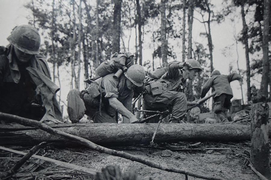 Những người lính Mỹ tham chiến tại đồi A Bia vào năm 1969- ảnh tư liệu tại nhà trưng bày các hiện vật, kỷ vật về Khu Di tích Lịch sử quốc gia đồi A Bia.