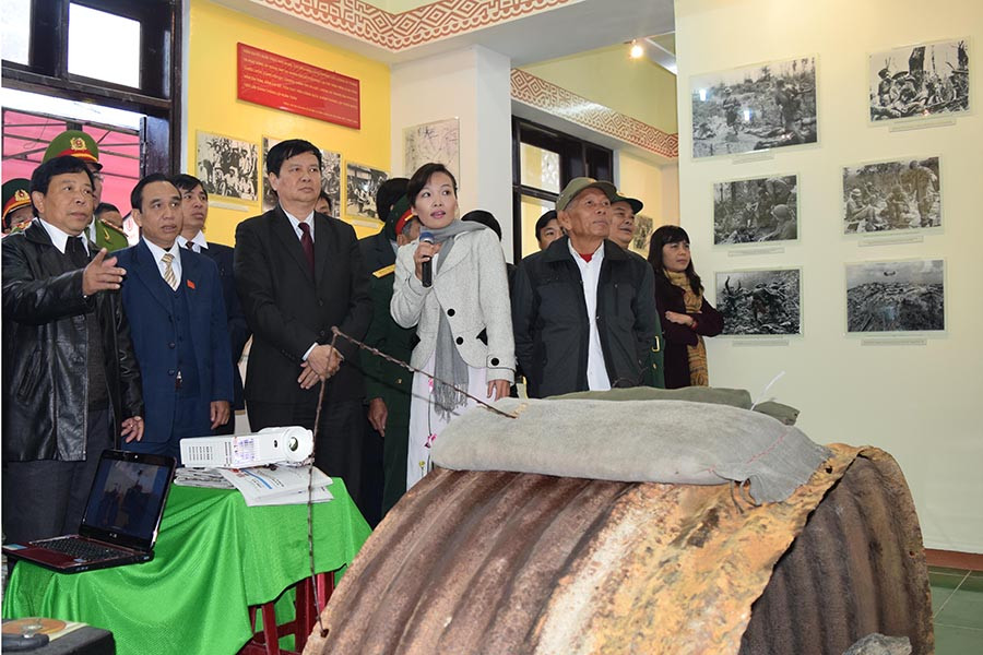  Một góc nhà trưng bày các hiện vật, kỷ vật về Khu Di tích Lịch sử quốc gia đồi A Bia.