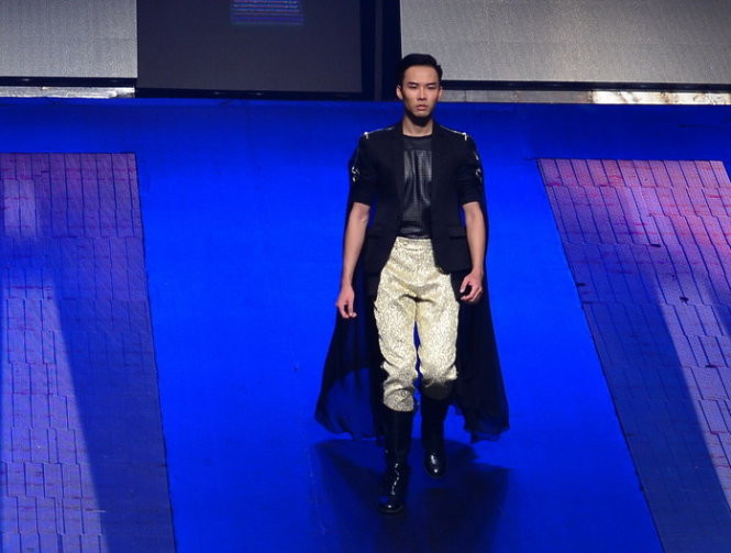 Thí sinh Thành An trong phần thi catwalk trong đêm chung kết Vietnam’s Next Top Model 2015 tối 11-10