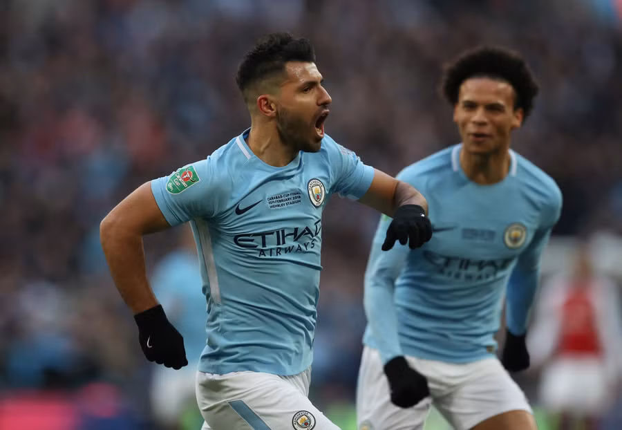 Niềm vui của Aguero sau khi mở tỉ số cho M.C. 